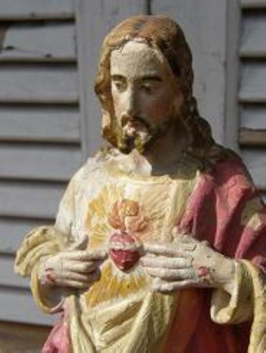 De gamle JESUS figurer findes i mange forskellige udgaver. Et fllestrk er den flotte patina. Se flere figurer hos Frken Anker